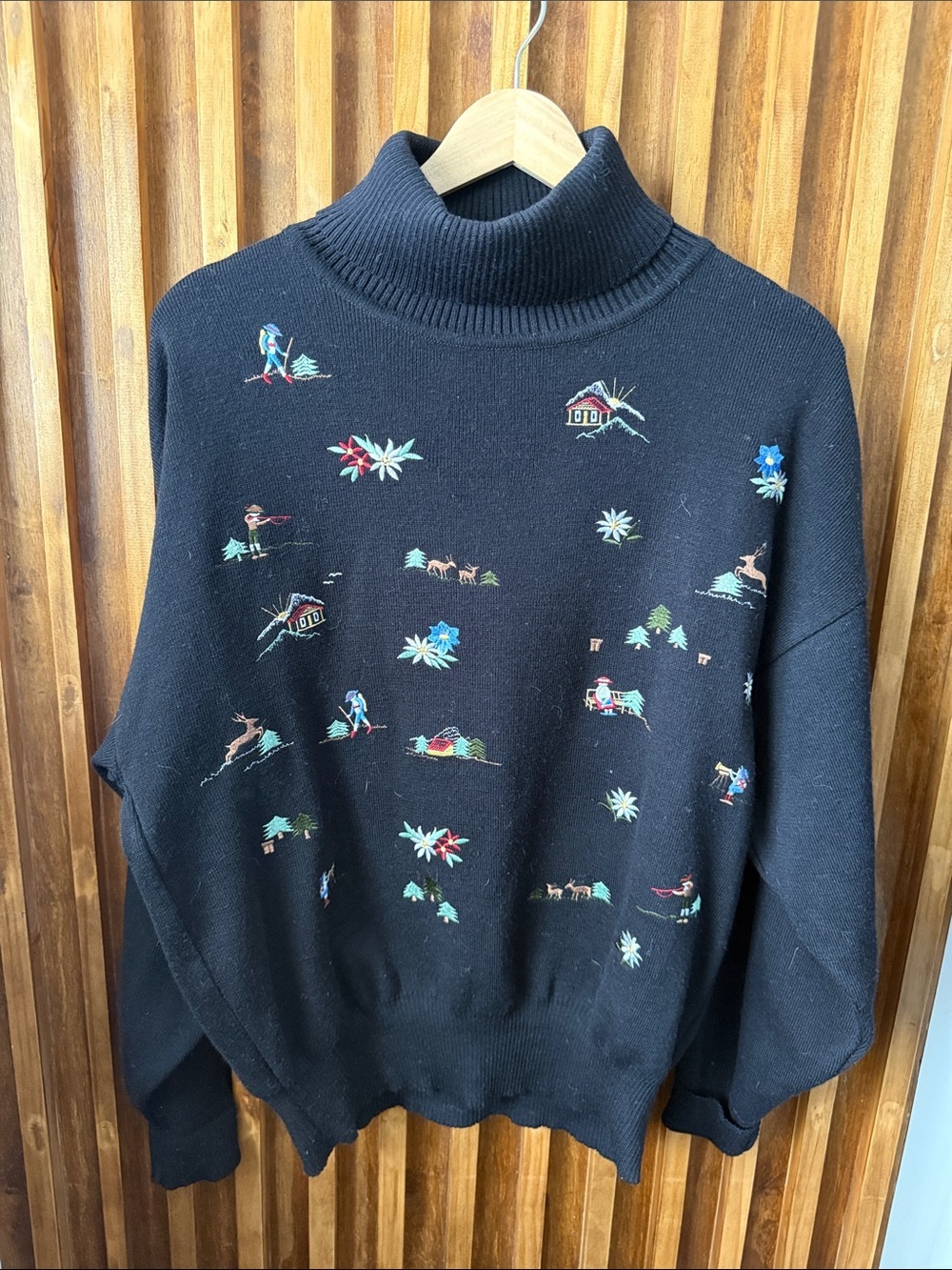 Vintage Meister Embroidered Skiing Wool Blend Turtleneck Rare. Size S/M